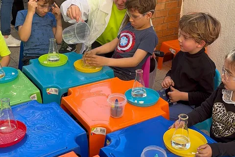 Actividades de Animación científica en un cumpleaños infantil